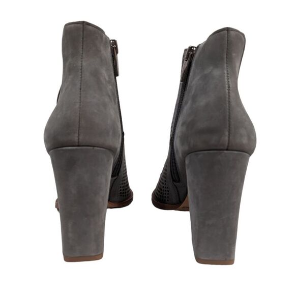 NWOT Vince Camuto Levesna Grey Suede Leather Cut Out Block Heel Boots Size 9M - Picture 5 of 11